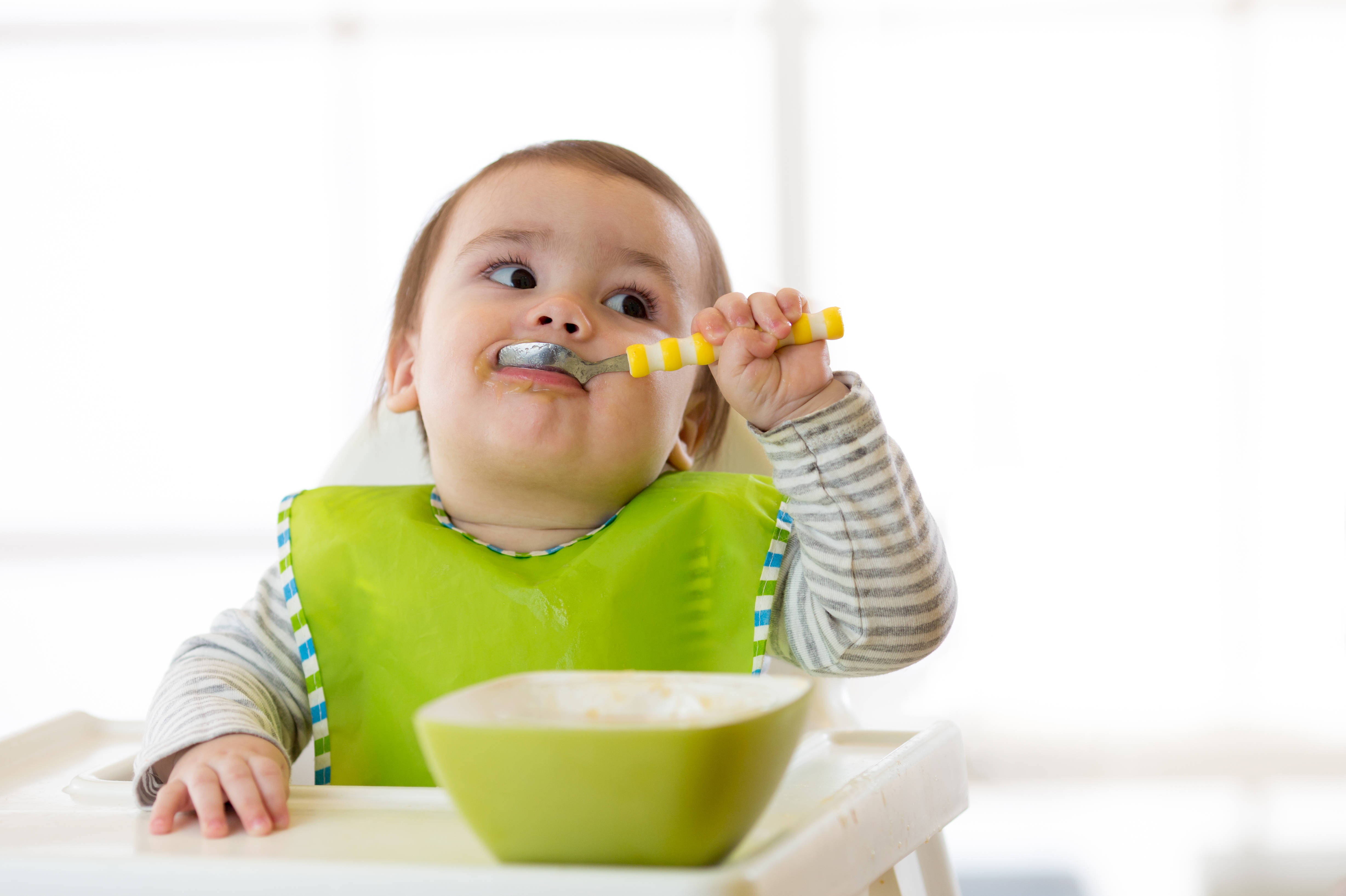 neonato fatica a mangiare la pappa