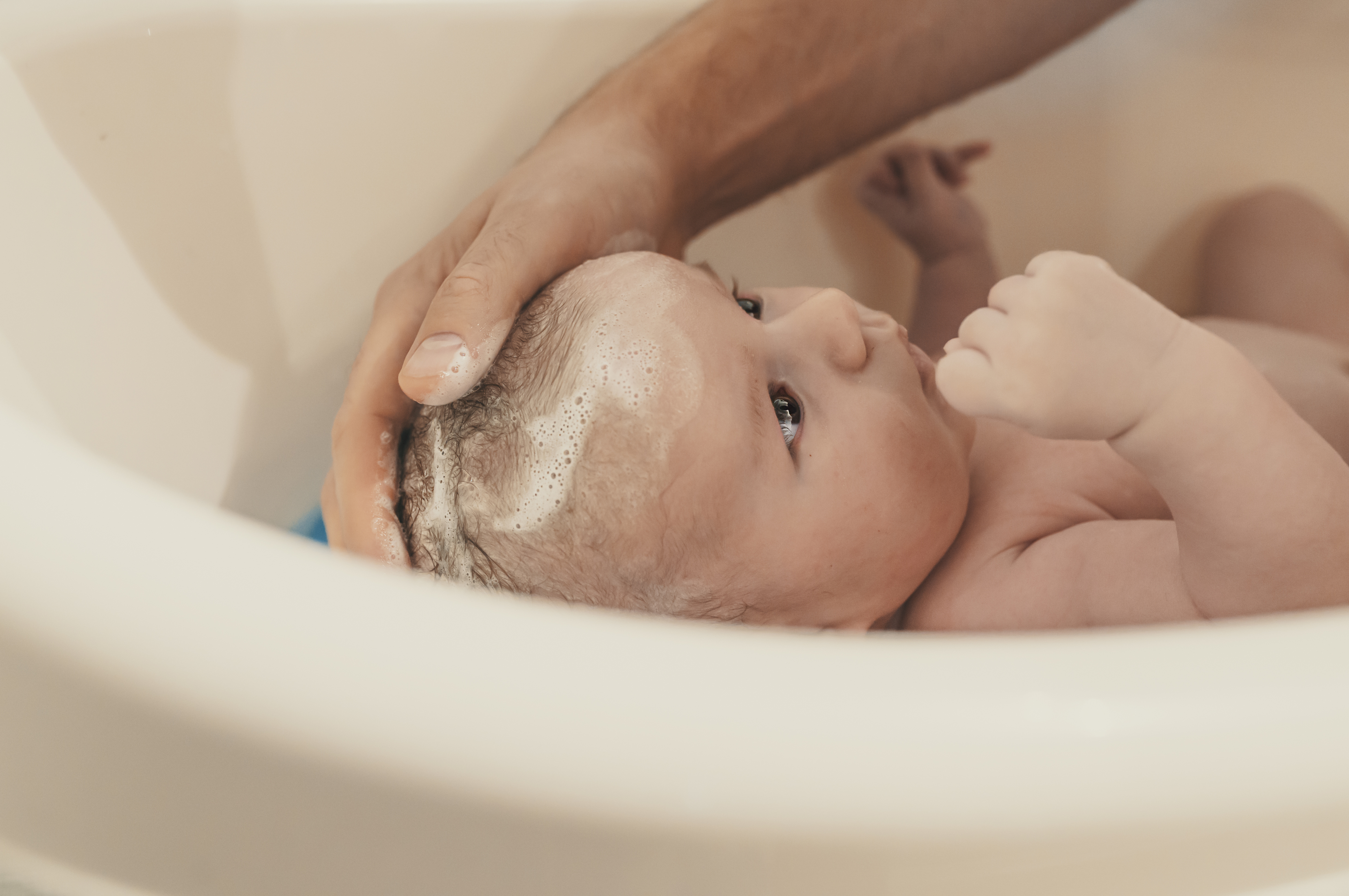 neonata dopo bagnetto e shampoo
