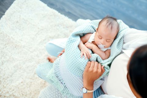 neonata che dorme