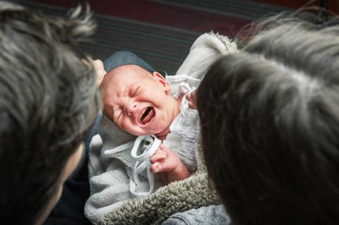 neonato che piange 